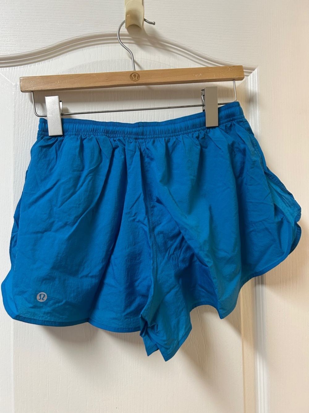 lululemon athletica Women's Hawaiian Blue Dolphin-Hem MR Athletic Shorts 3” - Picture 3 of 3